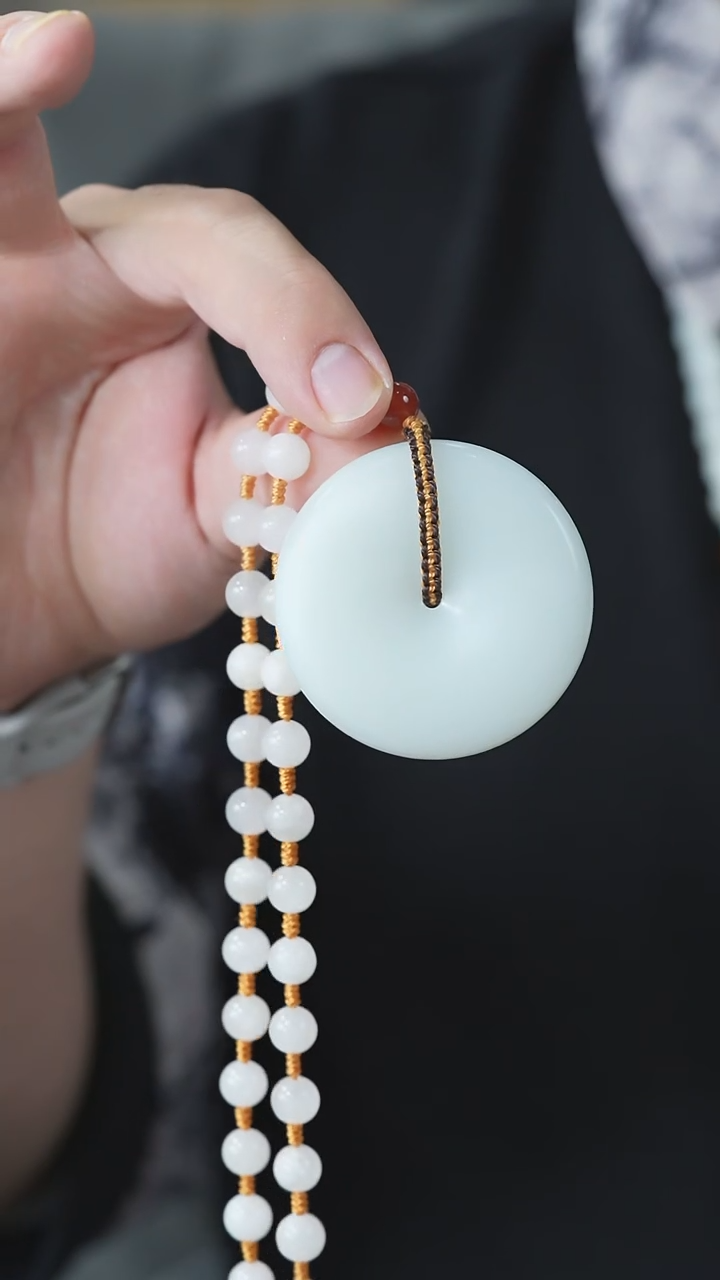 和田玉未镶嵌颈饰平安扣