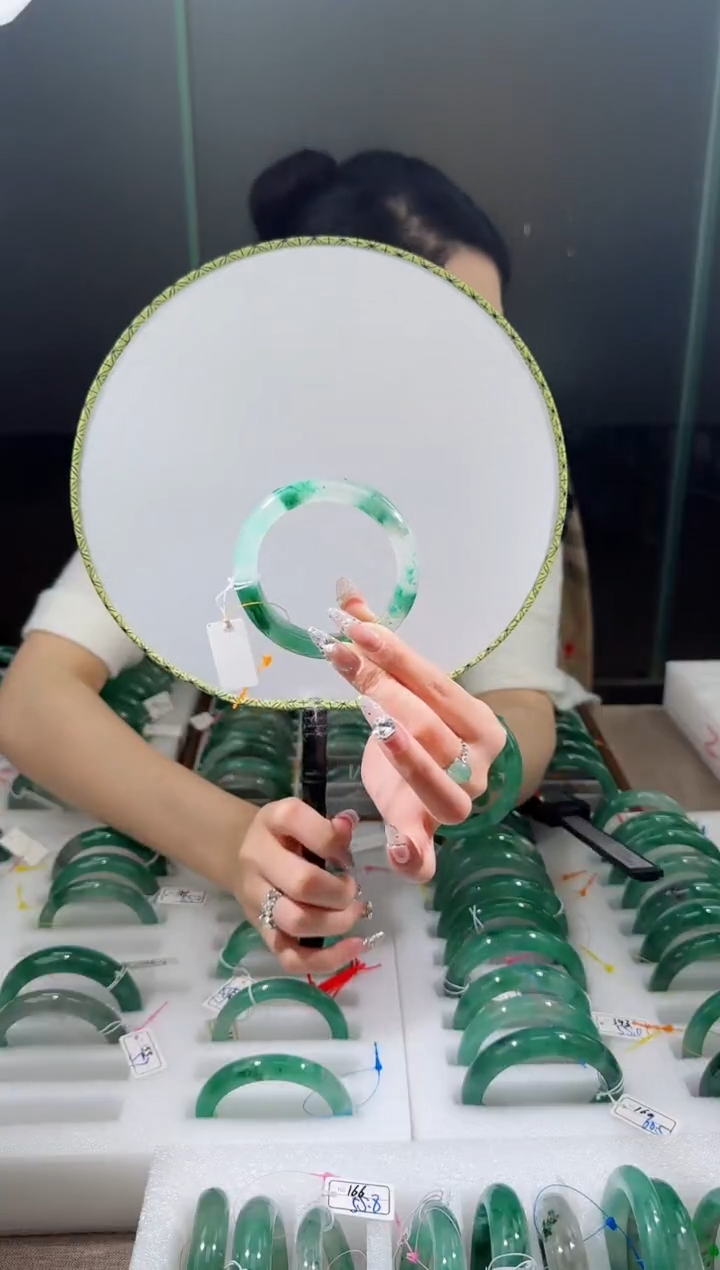 【闪购商品】石英质玉手镯未镶嵌129