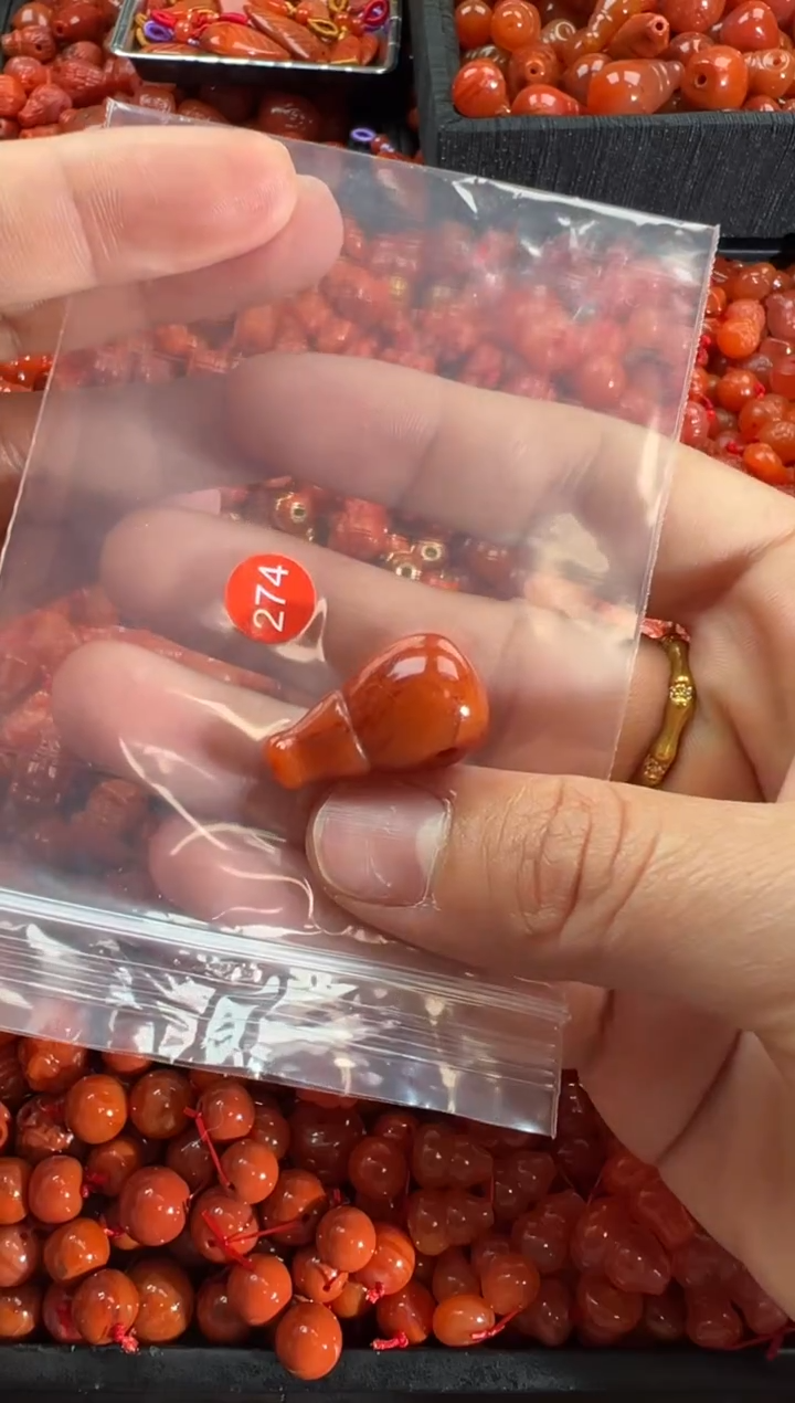 【闪购商品】南红玛瑙颈饰未镶嵌1