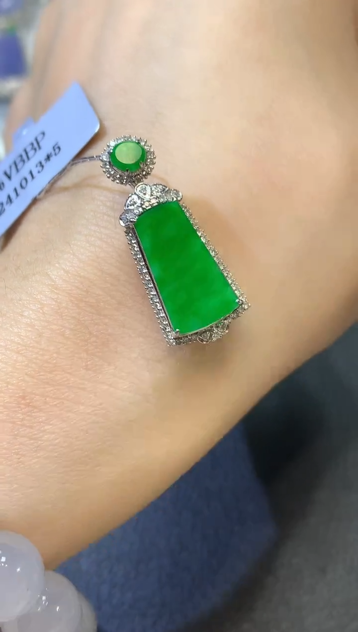 【闪购商品】翡翠吊坠(不含链)18K金镶嵌D12