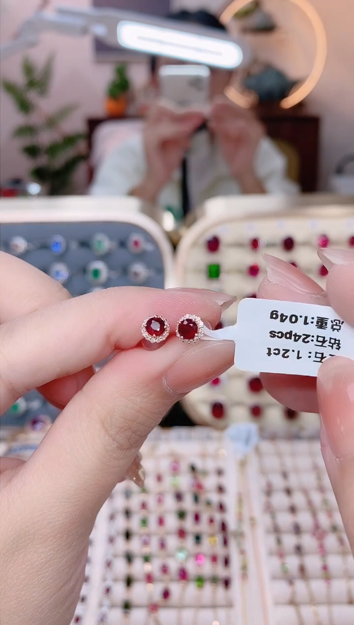 【闪购商品】红宝石18K金耳饰18K金镶嵌1