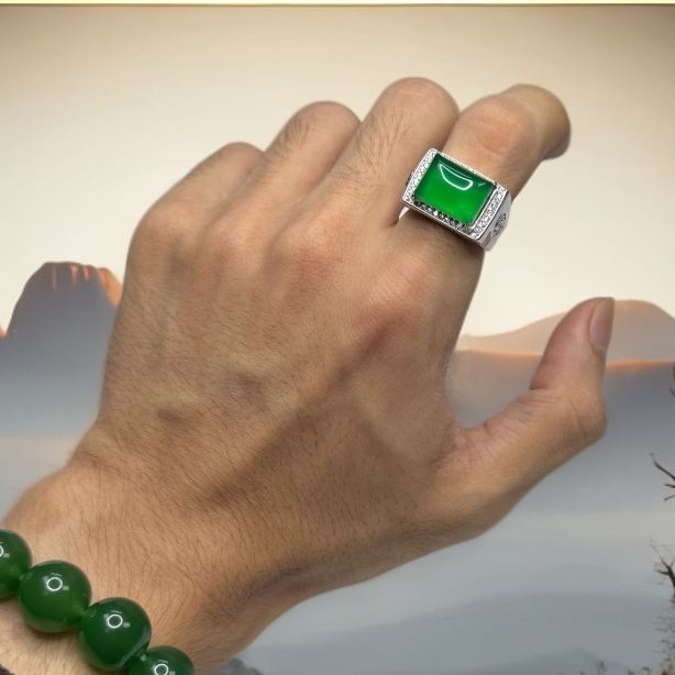 男士马鞍玉戒925银镶嵌摩擦不掉色 精美大气百搭正品高冰满绿冰透