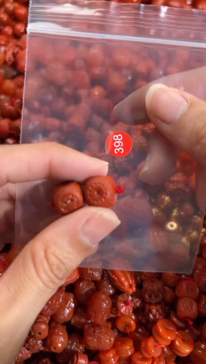 南红玛瑙未镶嵌颈饰1