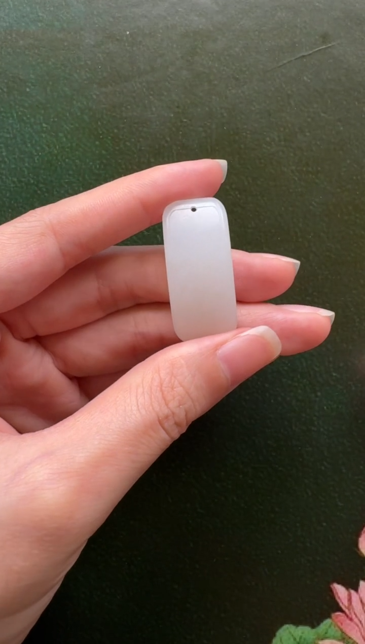 颈饰未镶嵌和田玉吊坠