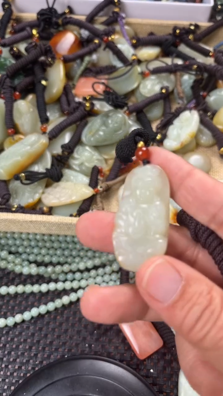 【闪购商品】和田玉颈饰未镶嵌多样性发货没有证书拍一发一有瑕