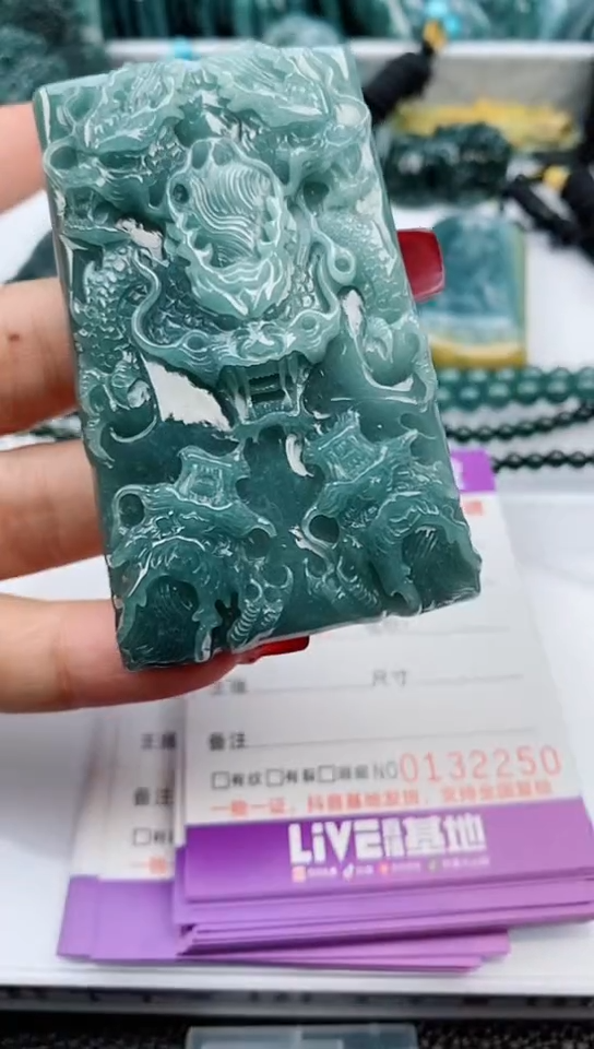 【闪购商品】翡翠颈饰未镶嵌             