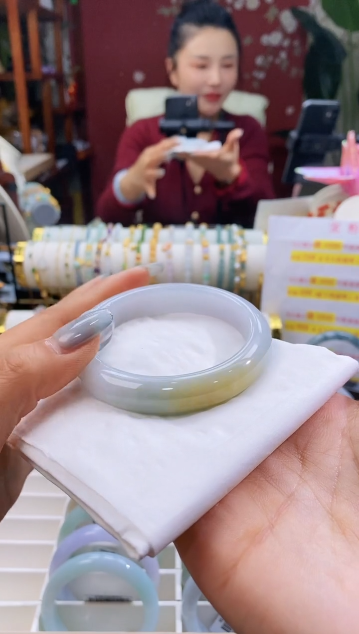 【闪购商品】翡翠手镯未镶嵌105圈口5556/11.9*8.3