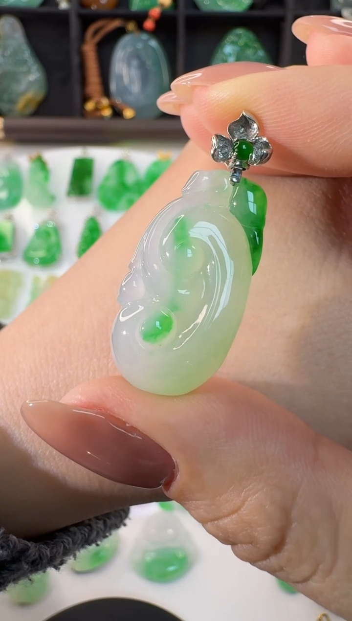 颈饰18K金镶嵌翡翠缅甸A货翡翠