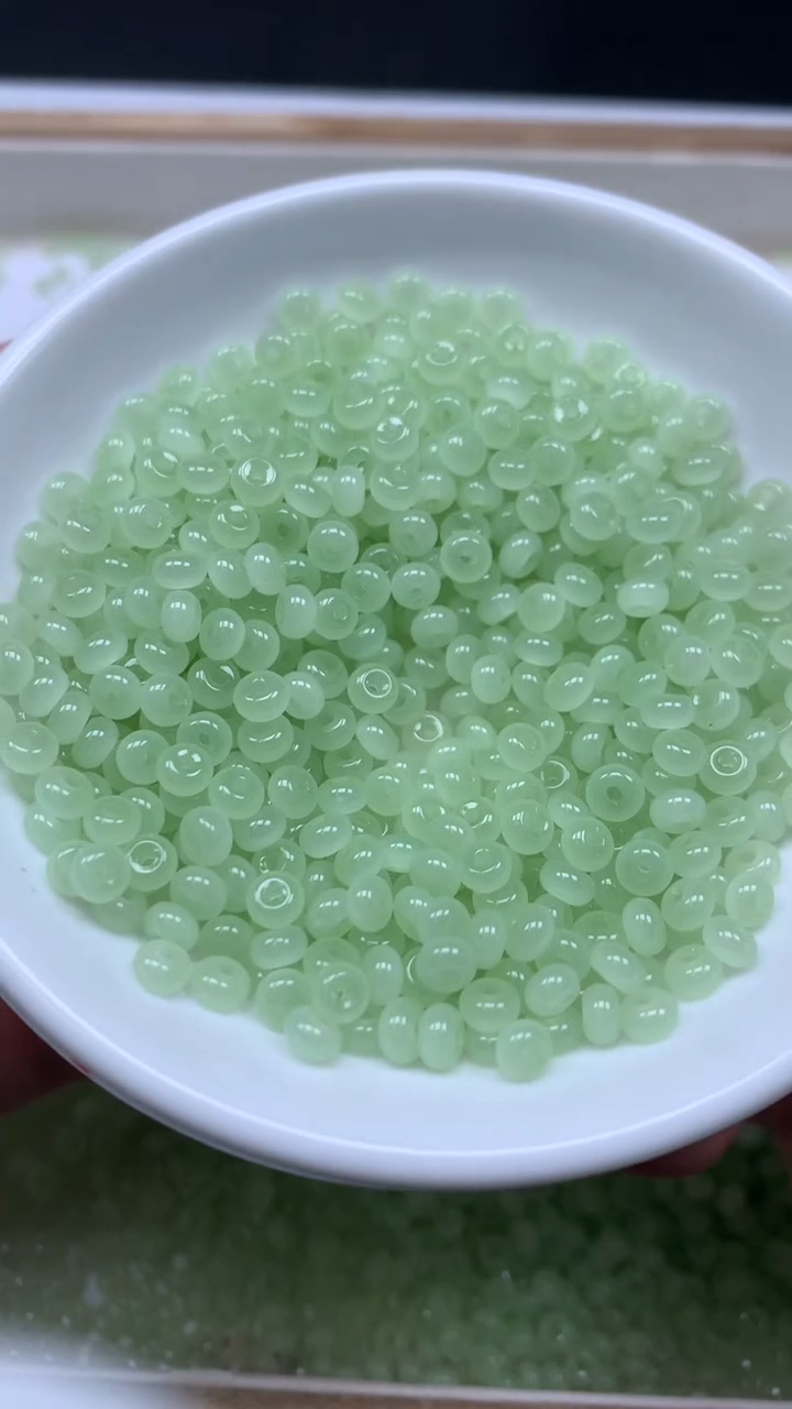 未镶嵌散珠玛瑙/玉髓E922 晴绿 算盘2*4mm100个8元