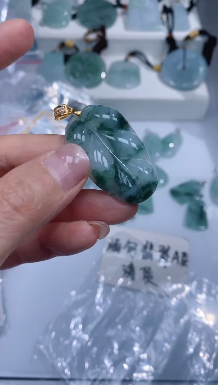 颈饰银S925镶嵌翡翠吊坠