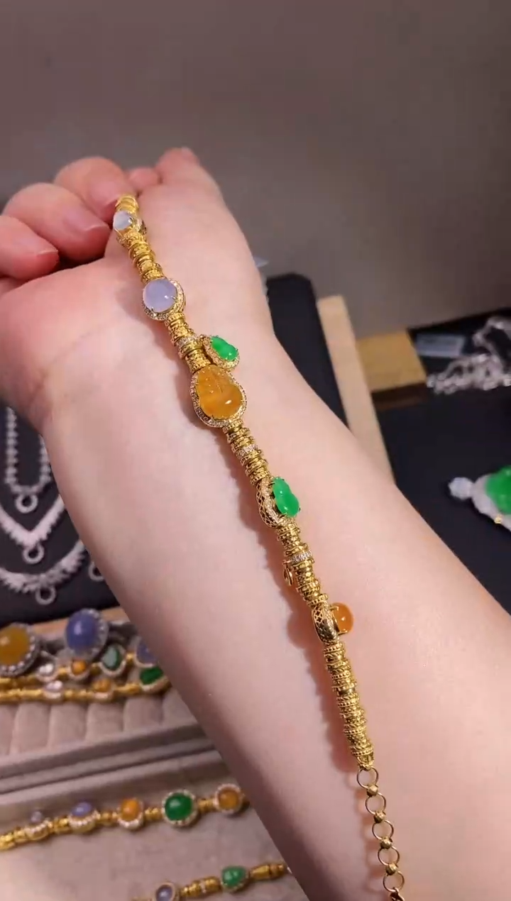 18K金镶嵌手链翡翠盘缠