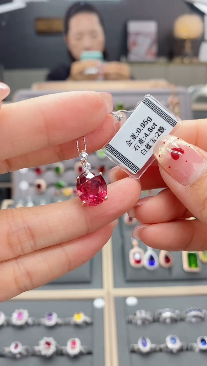 【闪购商品】碧玺颈饰18K金镶嵌4.8  