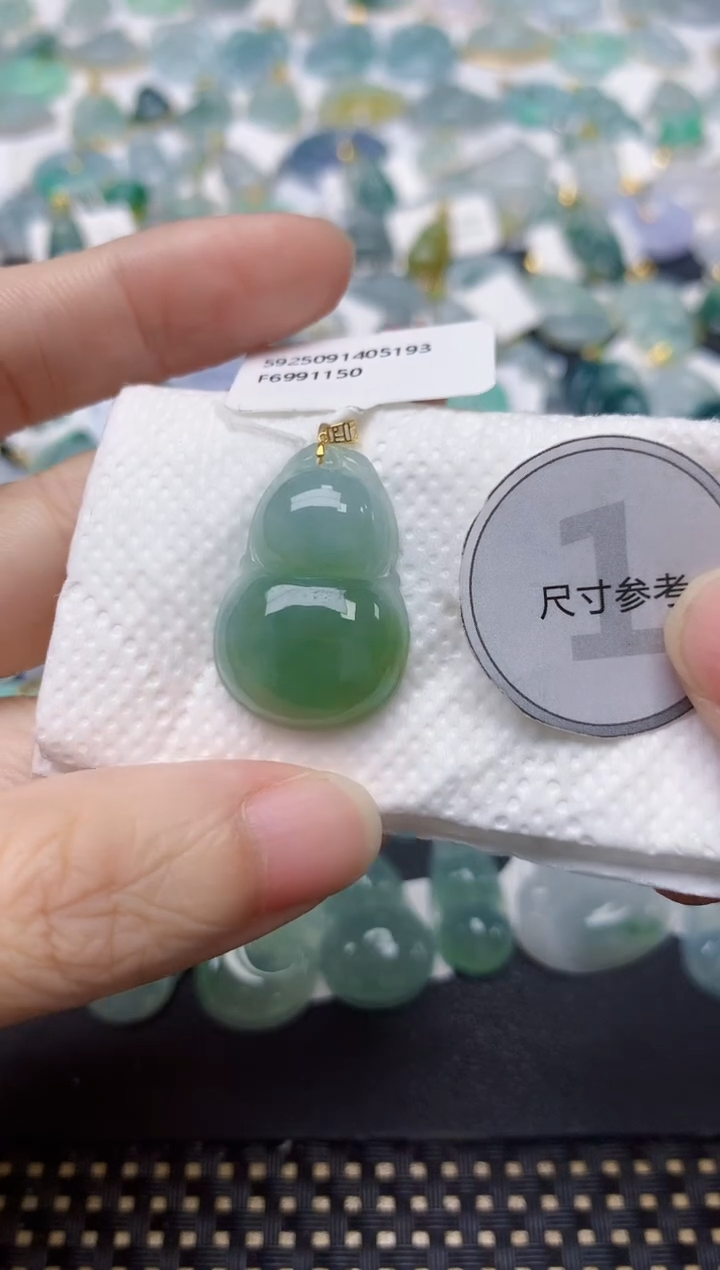 颈饰18K金镶嵌翡翠天然缅甸A货翡翠