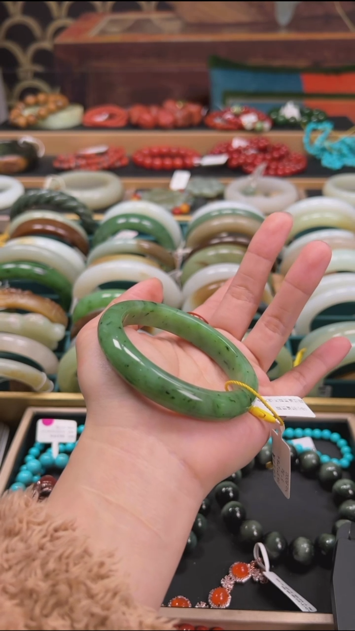 未镶嵌手镯和田玉猕猴桃56+