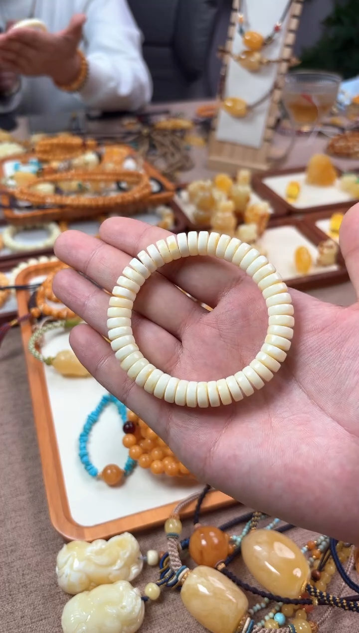 【闪购商品】琥珀裸石未镶嵌手串