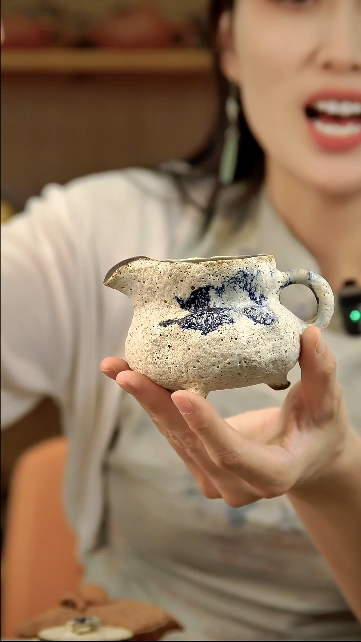   言野手作 粉引三足公道杯