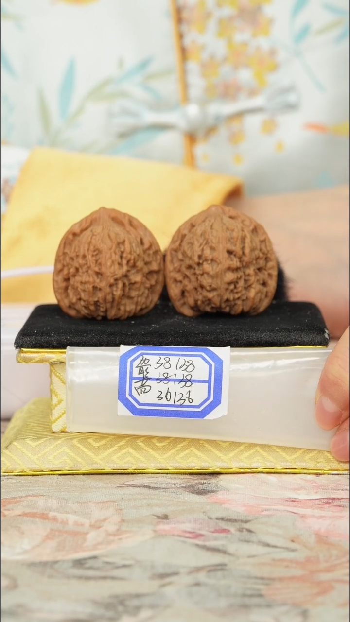 【闪购商品】文玩核桃把件赵喜满南将石