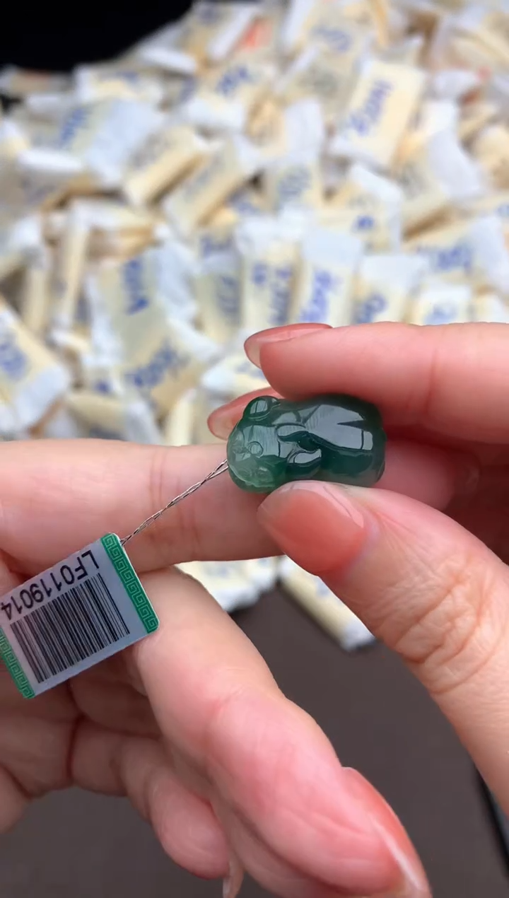 【闪购商品】翡翠挂件未镶嵌一