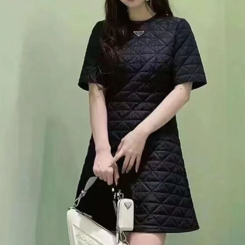 未使用 Prada/普拉达 纯色logo三角标短袖连衣裙