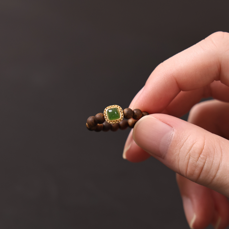 方形绿色珠子小把件 规格4MM