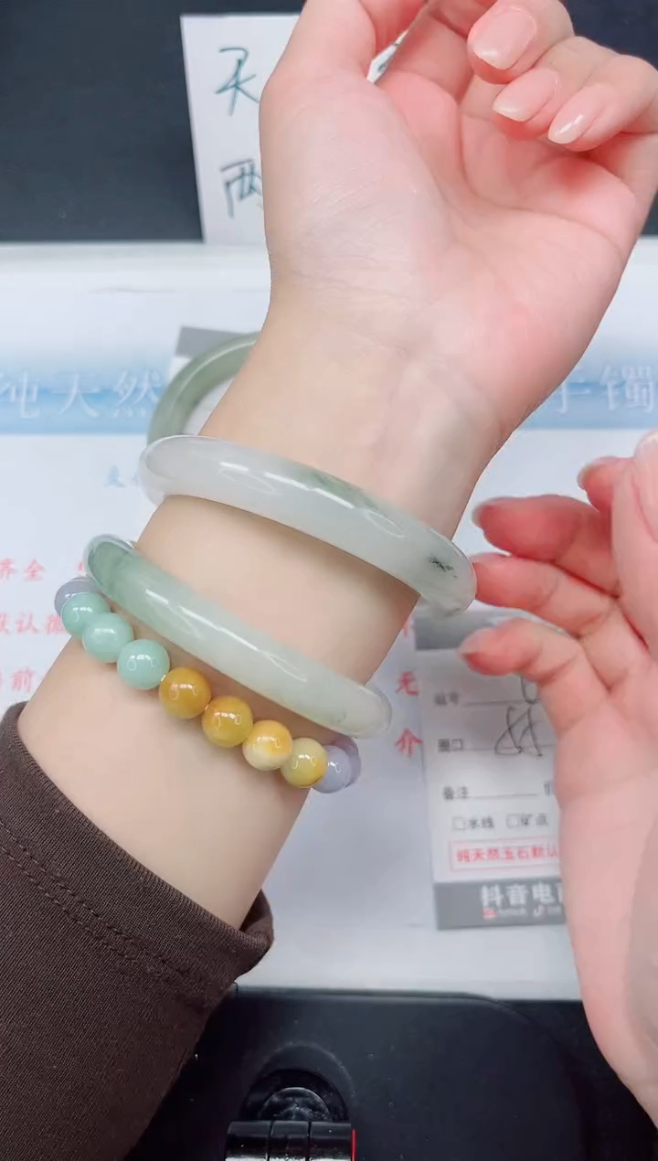 【闪购商品】石英质玉手镯未镶嵌64-55.6