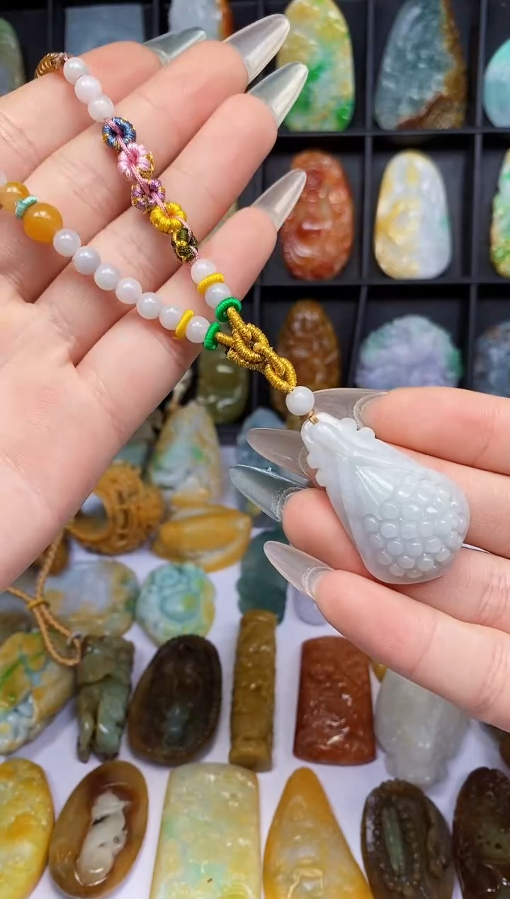 【闪购商品】翡翠颈饰未镶嵌A货翡翠