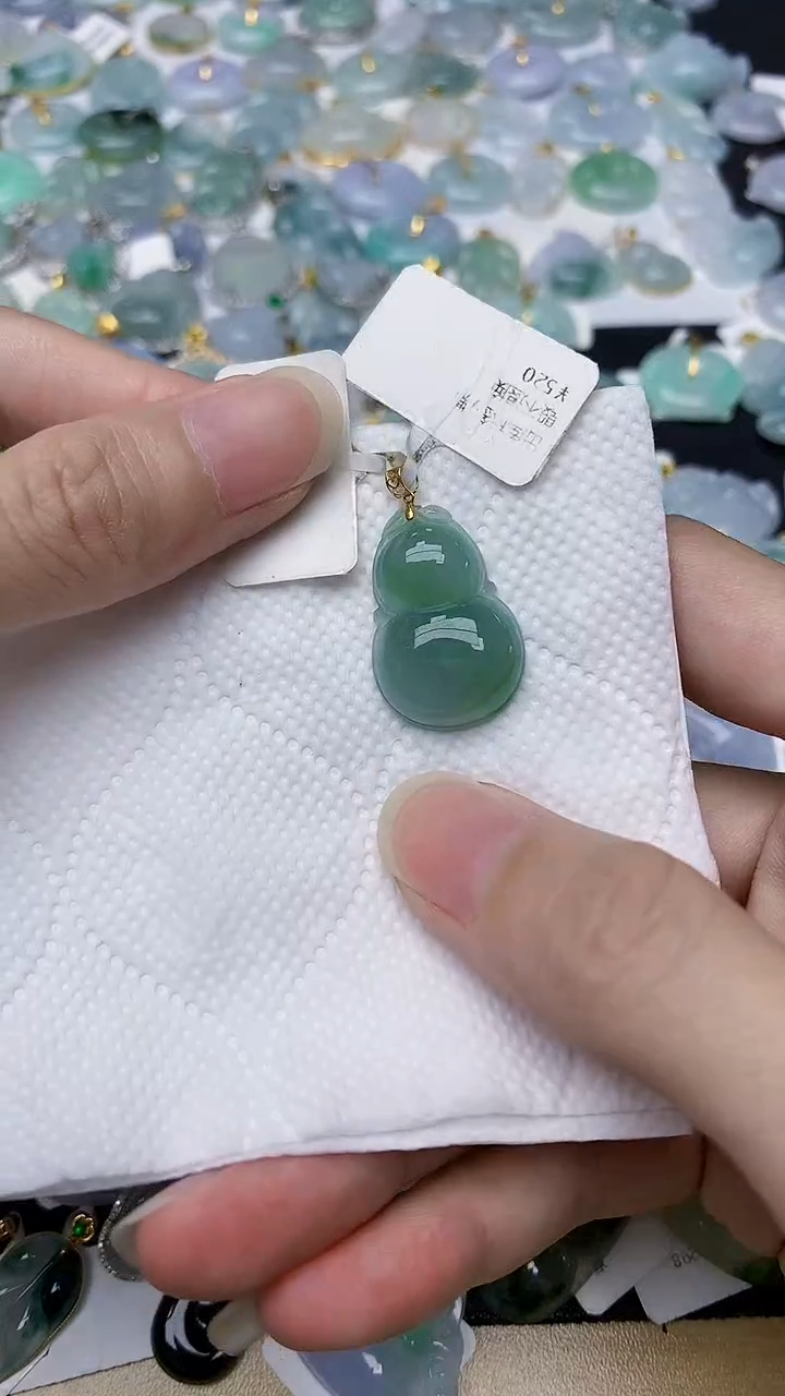 颈饰18K金镶嵌翡翠天然A货翡翠