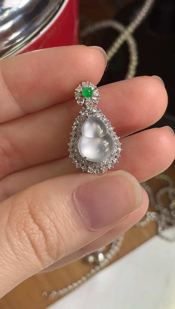 【闪购商品】翡翠颈饰18K金镶嵌葫芦