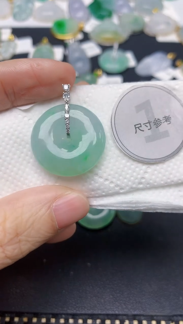 颈饰18K金镶嵌翡翠天然缅甸A货翡翠