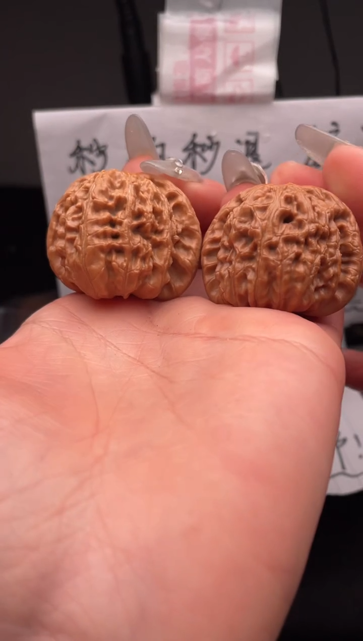 【闪购商品】文玩核桃吊坠167 白狮子 38