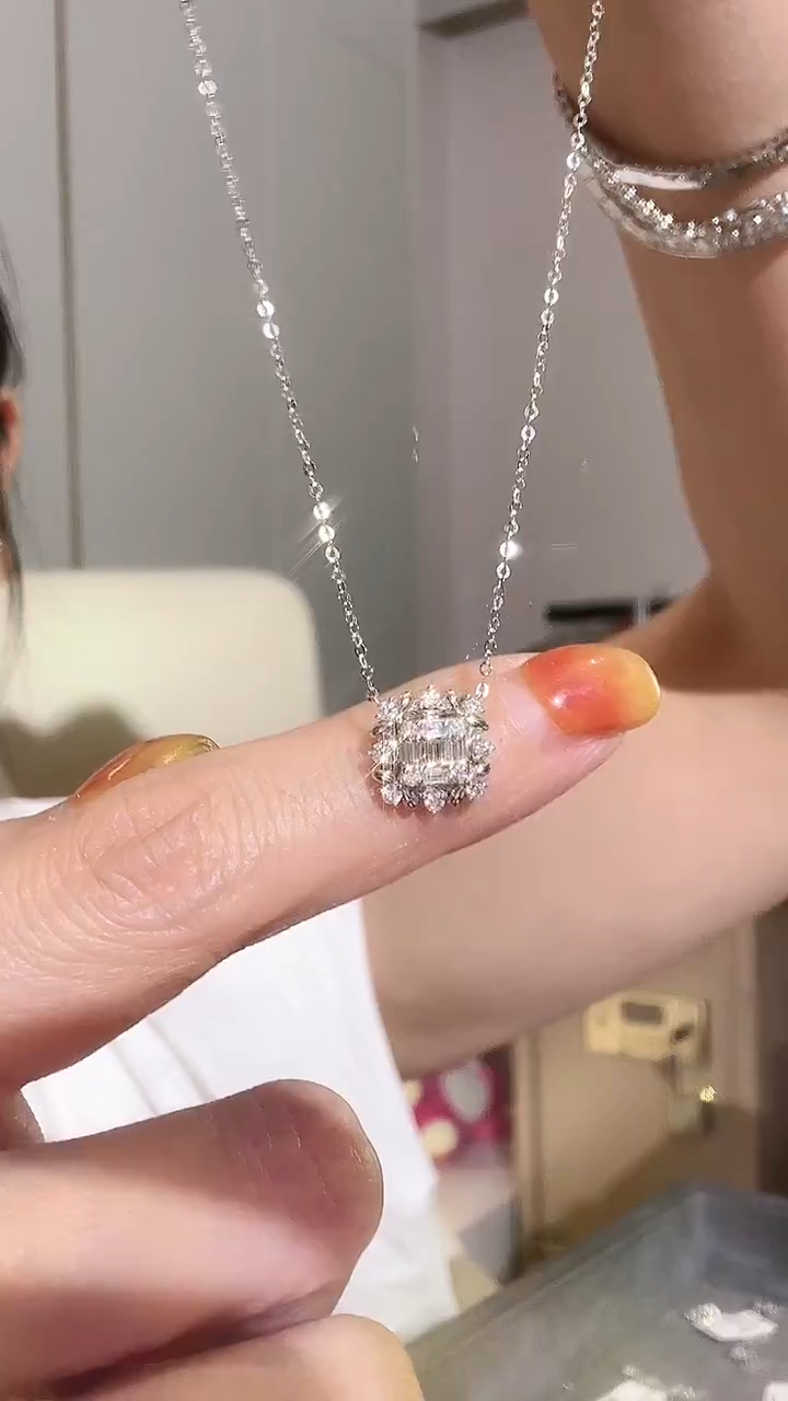 项链18K金镶嵌钻石钻石项链 