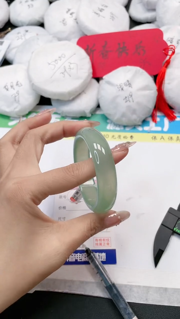 【闪购商品】石英质玉手镯未镶嵌117-57