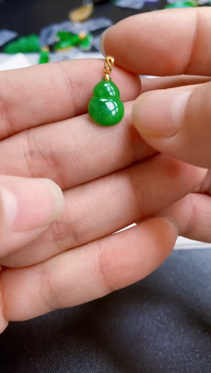 【闪购商品】翡翠颈饰18K金镶嵌葫芦