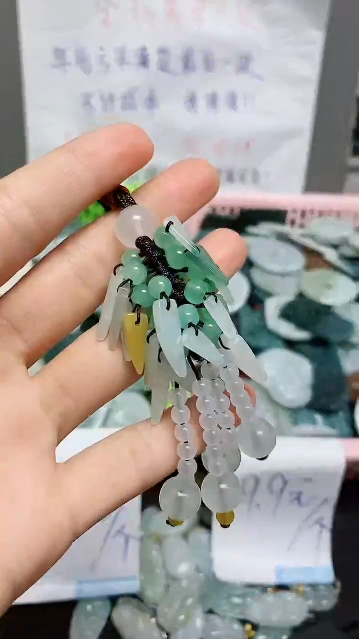 【闪购商品】翡翠颈饰未镶嵌天然翡翠A货