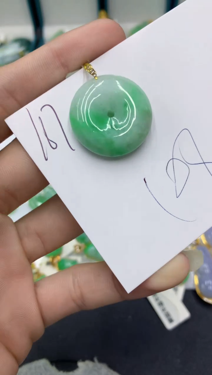 【闪购商品】翡翠颈饰18K金镶嵌翡翠