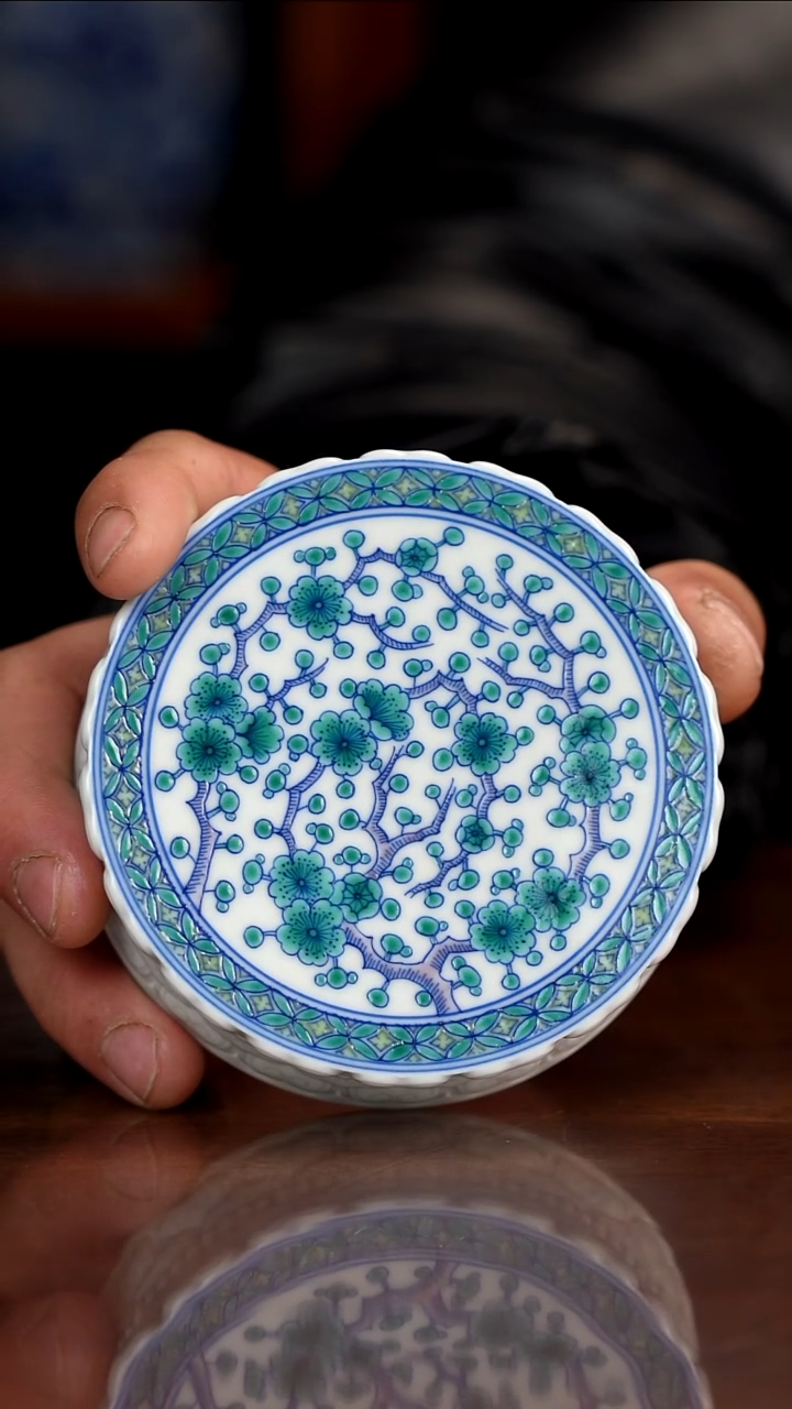 空山明月新派斗彩绿梅盖置