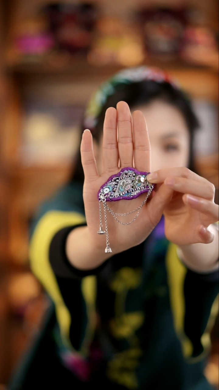 刺绣私人定制苗族手工D9