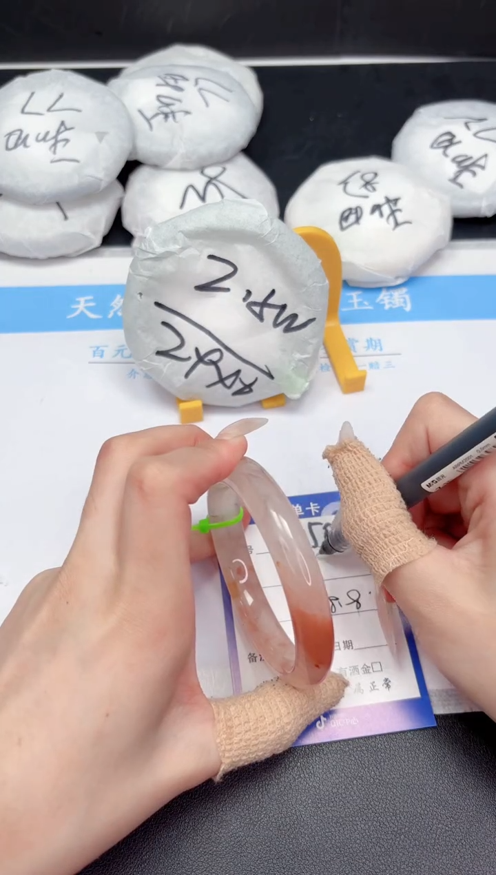 【闪购商品】石英质玉手镯未镶嵌250-58.8