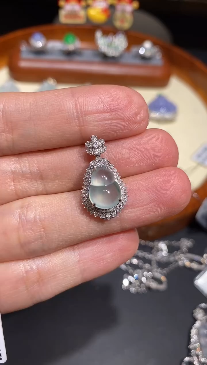 【闪购商品】翡翠颈饰18K金镶嵌吊坠