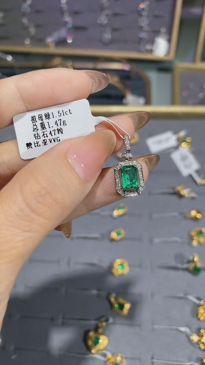 【闪购商品】祖母绿颈饰18K金镶嵌吊坠