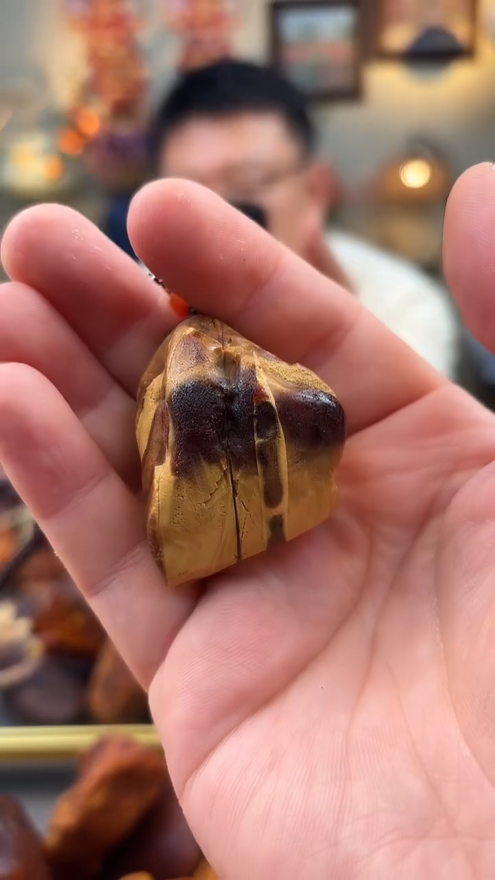 未镶嵌颈饰琥珀吊坠
