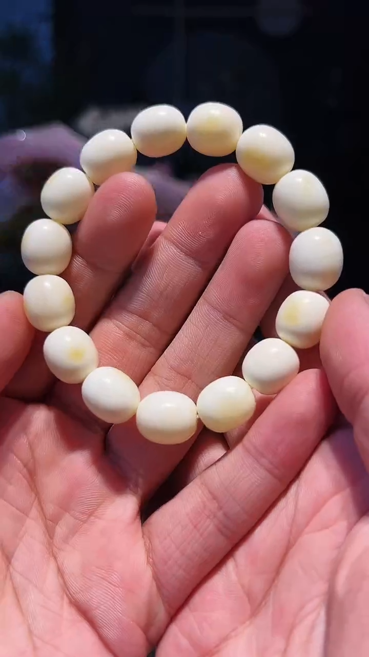 【闪购商品】蜜蜡手串未镶嵌12+(枣瓷白)