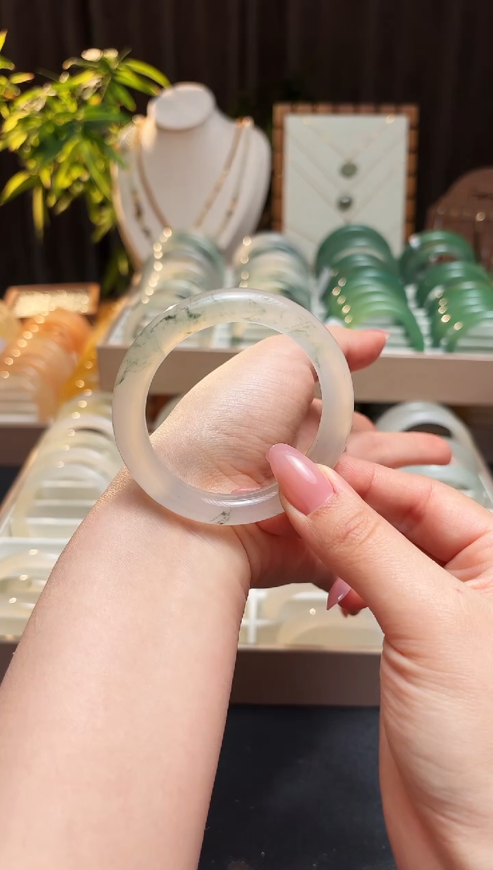 未镶嵌手镯石英质玉一****?53