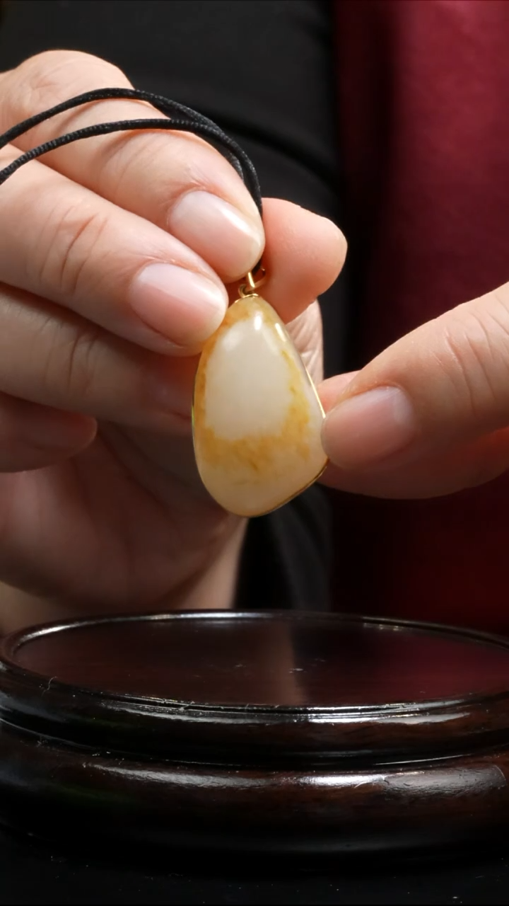 【闪购商品】和田玉吊坠(不含链)18K金镶嵌16.2克和田玉原石
