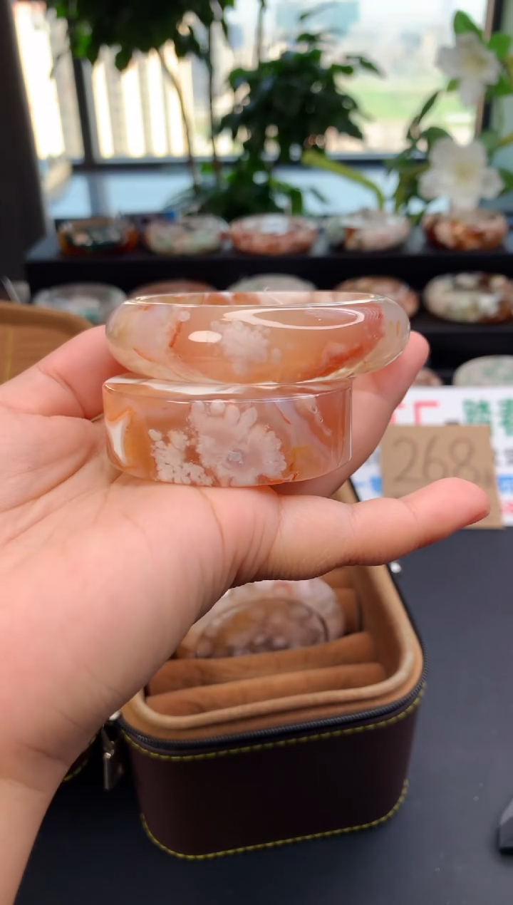 石英质玉手镯未镶嵌赠送镯心（圈口56