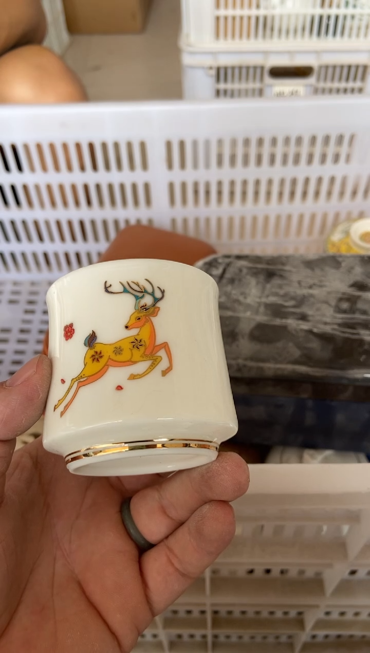 无运费险有瑕疵的摄影的产品有使用过的痕迹有点脏介意勿拍