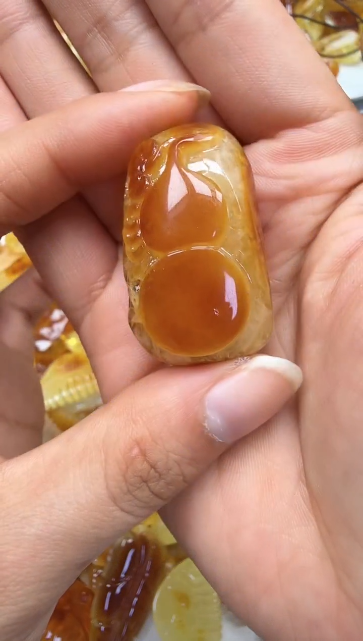 裸石琥珀未镶嵌如图
