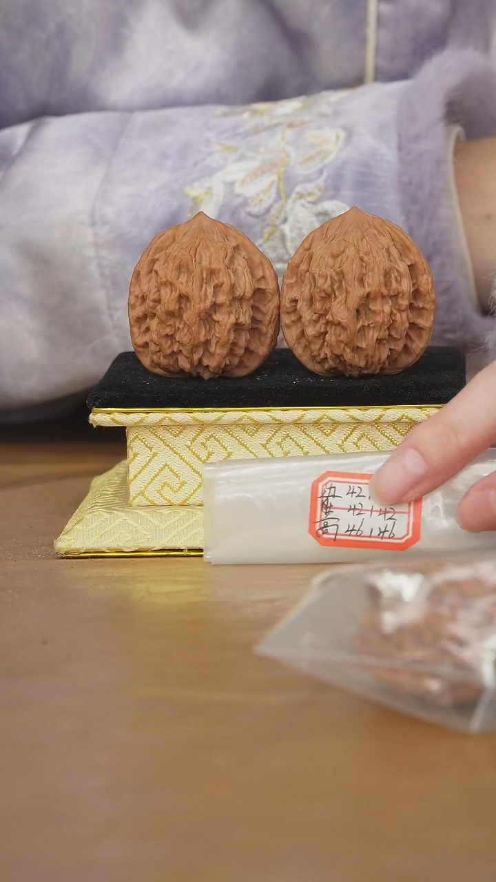 把件文玩核桃麦穗虎头