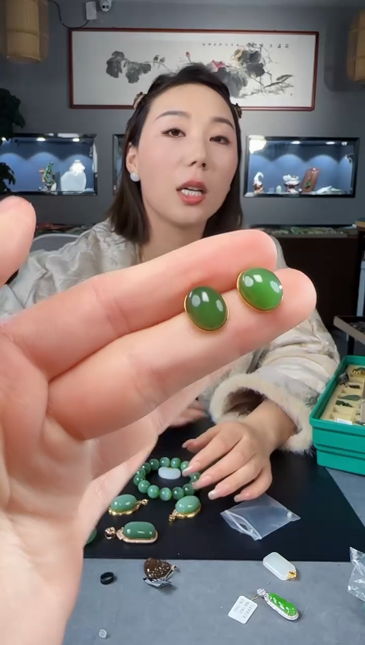 【闪购商品】和田玉耳钉18K金镶嵌1