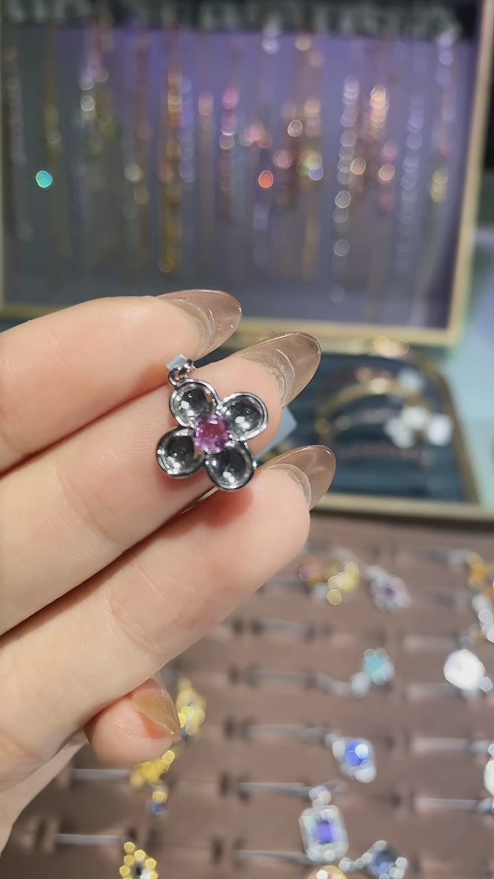 【闪购商品】彩色蓝宝石颈饰18K金镶嵌吊坠